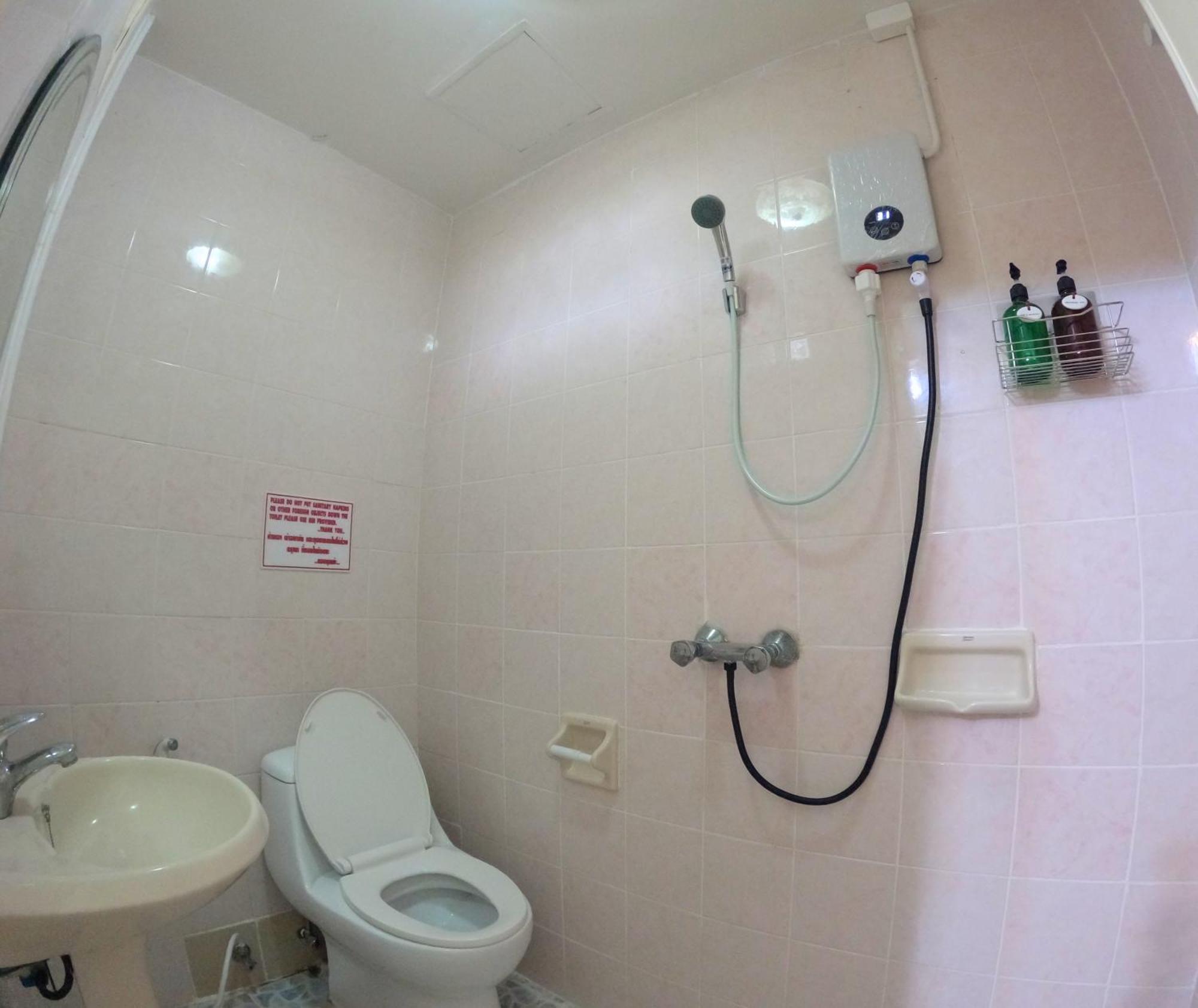 Kpop Hostel Karon Ngoại thất bức ảnh